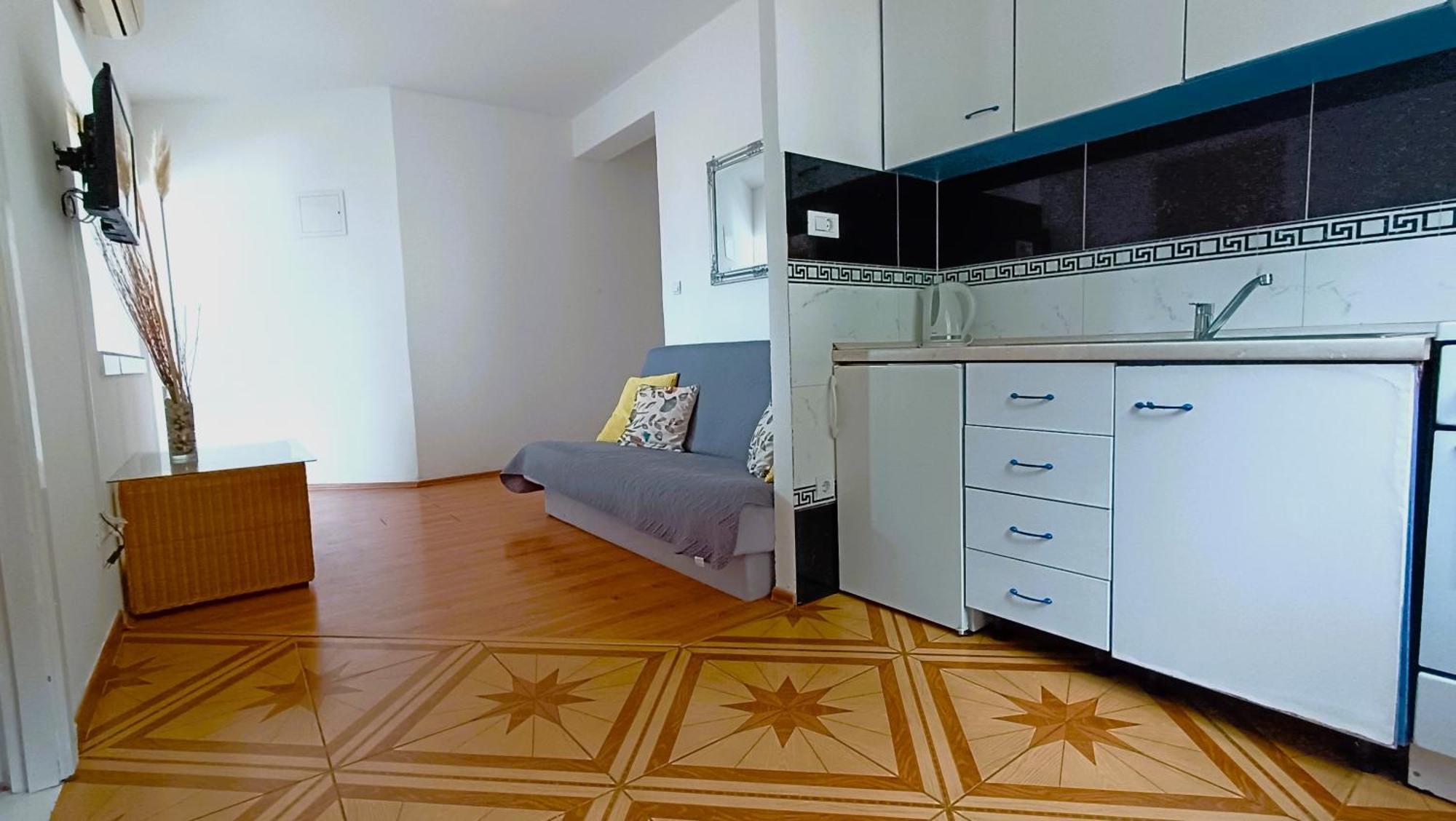 Apartments Ella Makarska Exterior photo